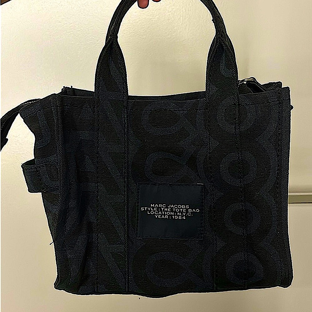 marc jacobs “the tote bag” monogram bag